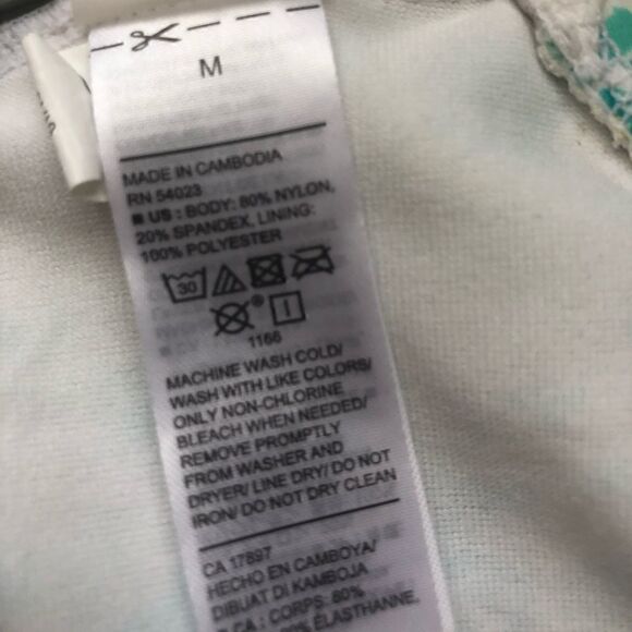 Old Navy size medium ruffled overlay swim top - Picture 5 of 6